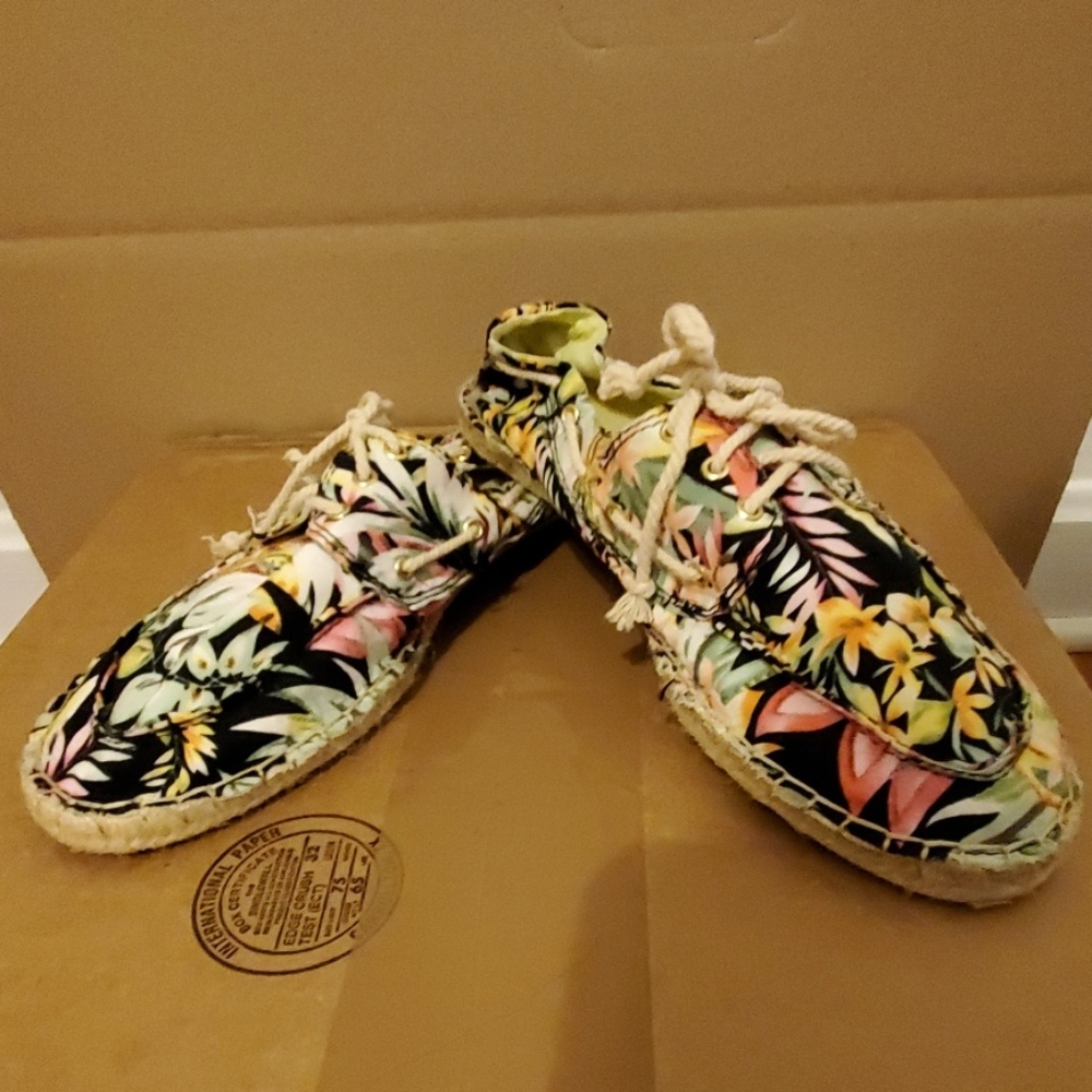 2 for $7 Arizona Jeans loafers floral print